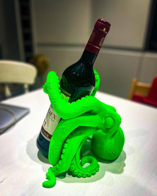 Stojak na wino „Ośmiornica” – designerski uchwyt na butelkę